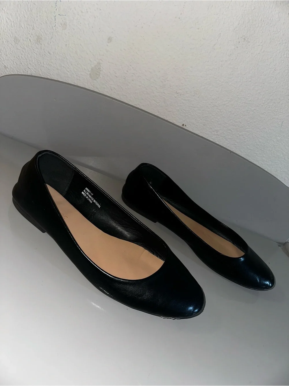 Rouge Helium Black Leather Ballet Flats